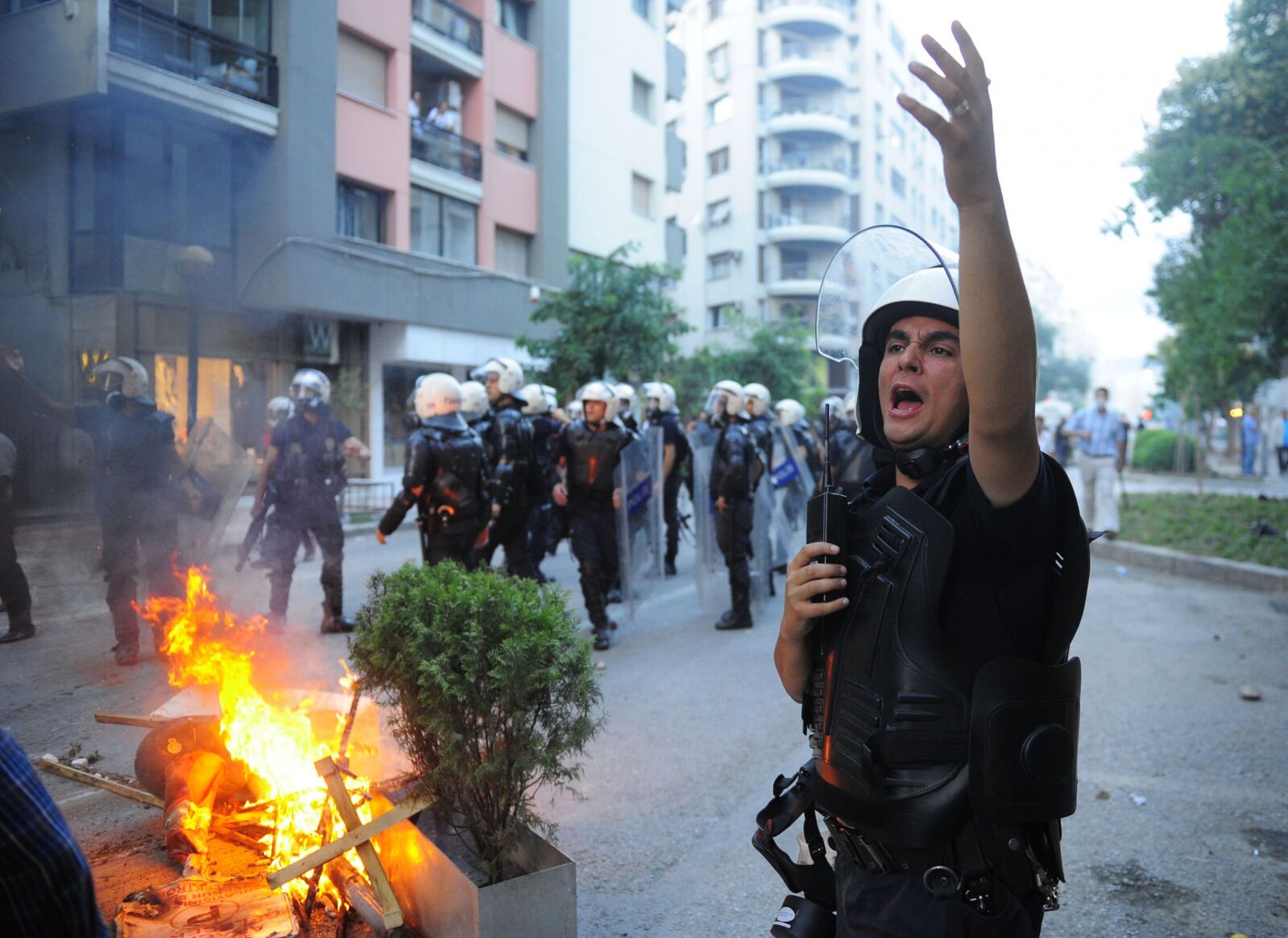 28 февраля в турции. Протесты в Стамбуле 2013. Протесты в Турции. Митинг в Турции. Митинги протестов в Турции.
